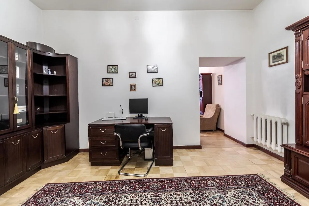 Doroshenka Antique Apartment 리비프